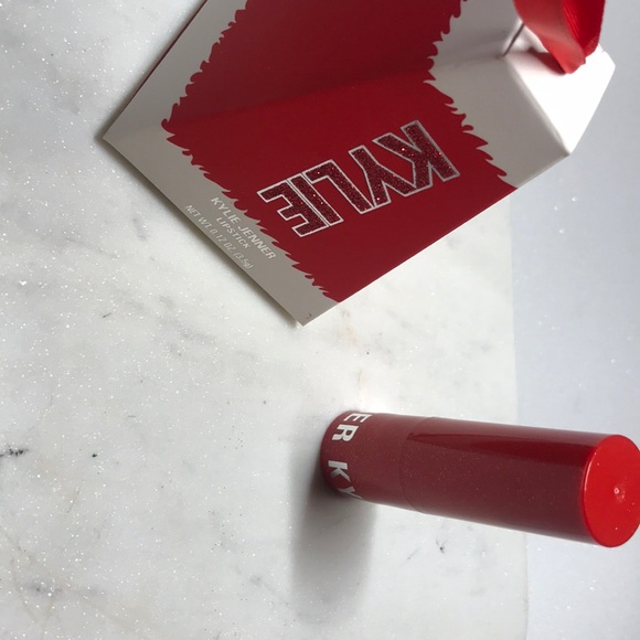 Kylie Cosmetics Coming to town lipstick - Picture 2 of 2